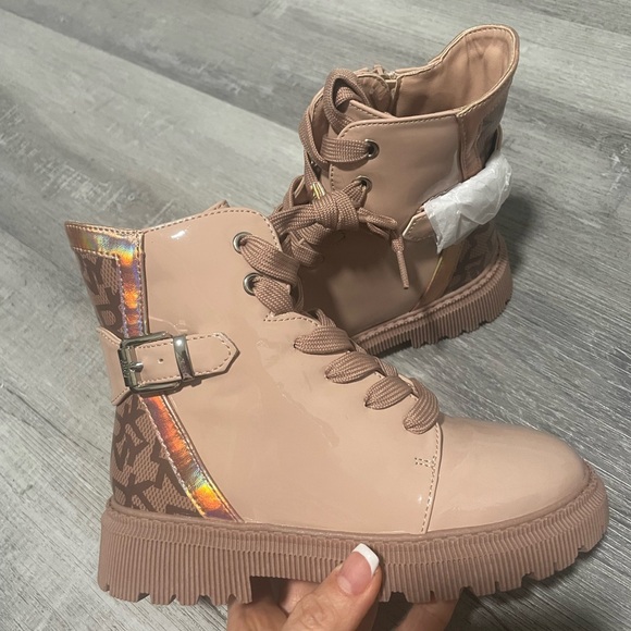 New DKNY Tan Boots with Chunky Platform Sole, Size 12 - Picture 4 of 8